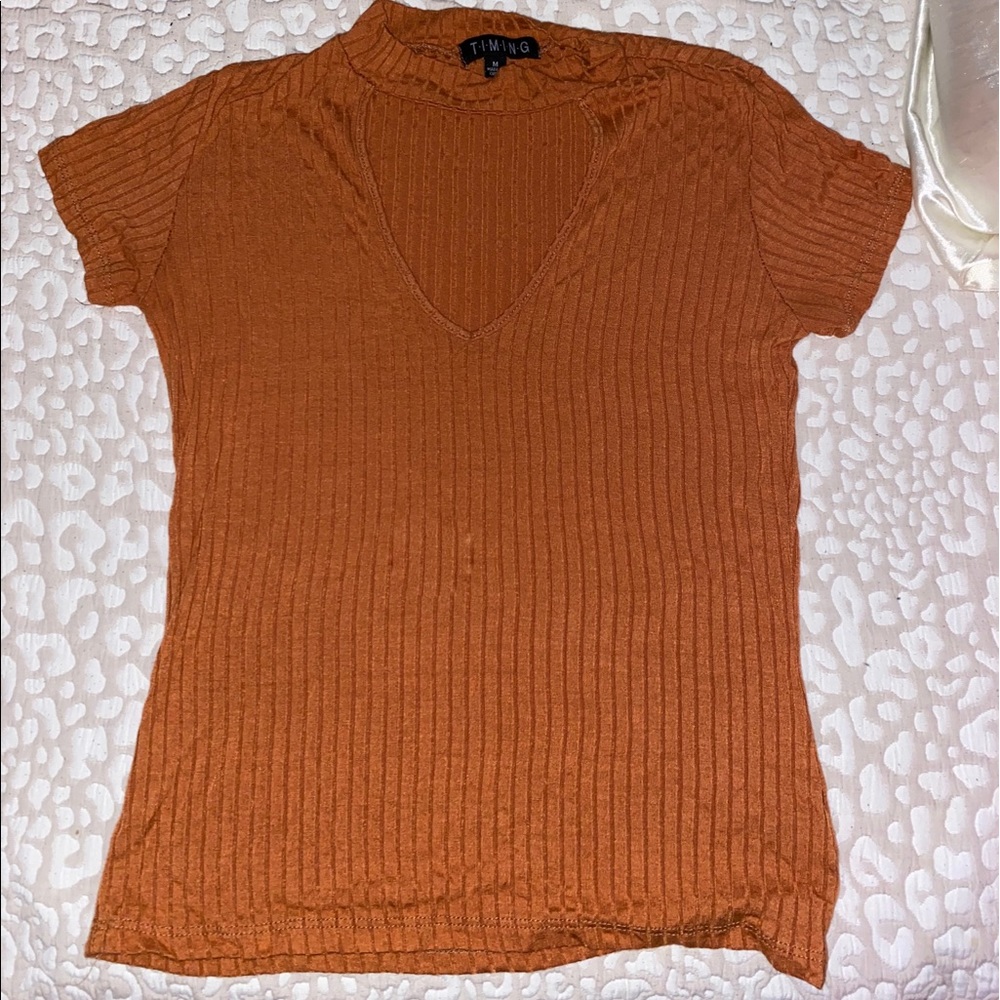 Orange ribbed short sleeve tee V neck with choker strap